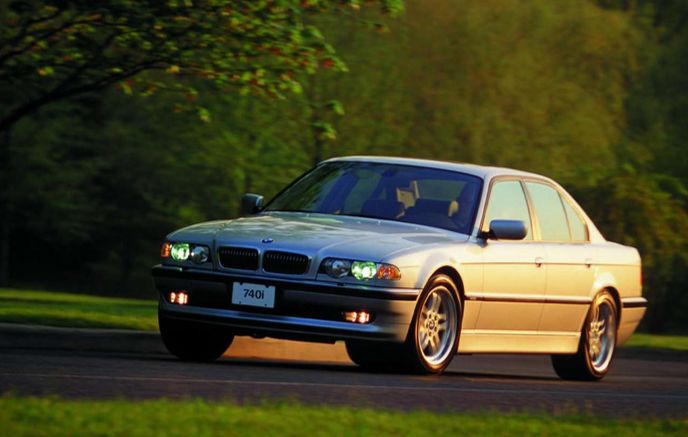 为什么全新BMW 5系是中大型豪华轿车的安全典范？_典范2021款自动进取型_为什么全新BMW 5系是中大型豪华轿车的安全典范？