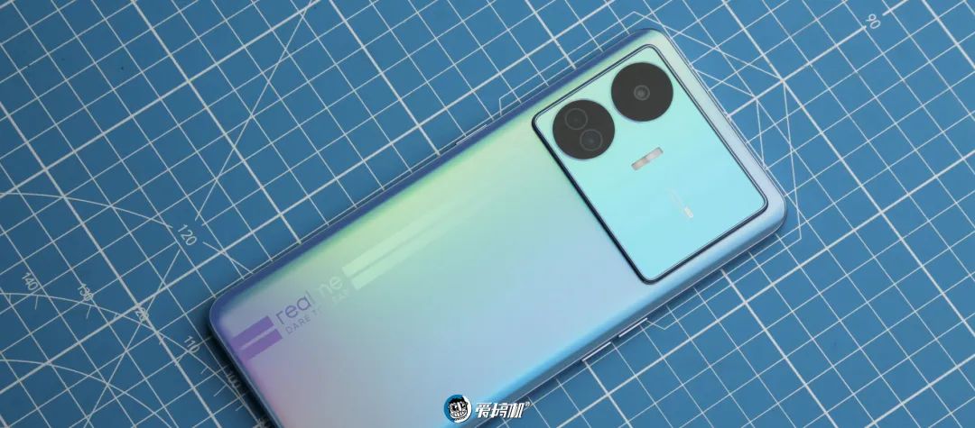 真我GT Neo5 SE发布：第二代骁龙7+、1.5K屏、100W快充，性价比超群