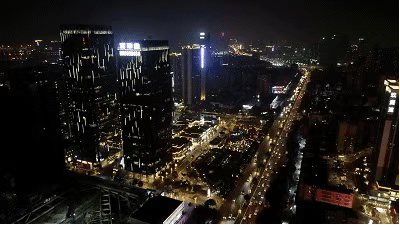 春节临近珠海商圈人气旺 首店经济助力消费复苏与品牌创新